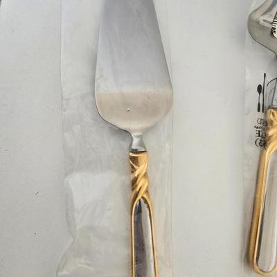Mikasa Pirouette stainless Gold Accented Serving Utensils – Set of 3 (New in Packaging)