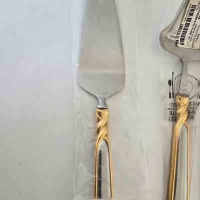 Mikasa Pirouette stainless Gold Accented Serving Utensils – Set of 3 (New in Packaging)