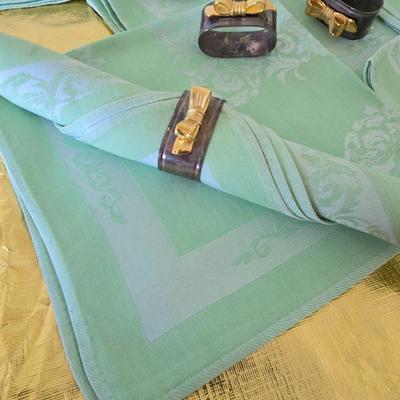 Elegant Vintage Table Setting Bundle – Green Damask Table Linens + 13 Aukey Silver-Plated Napkin Rings