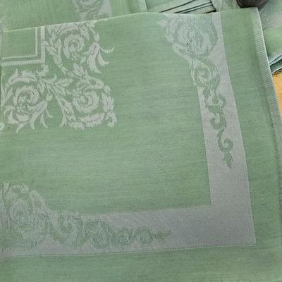 Elegant Vintage Table Setting Bundle – Green Damask Table Linens + 13 Aukey Silver-Plated Napkin Rings