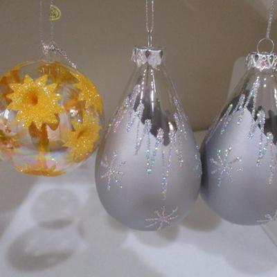Elegant Christmas Ornaments Lot 8