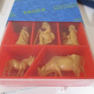 Assortment Of Christmas Ornaments & Decorations #10