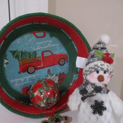 Assortment Of Christmas Ornaments & Decorations Tree Jewelry #11