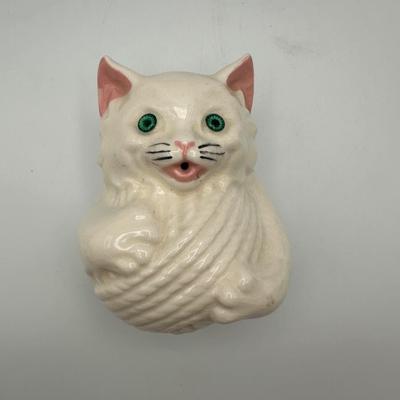 Vintage White Cat Yarn Porcelain String Holder