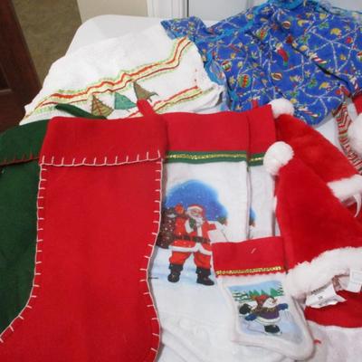 Holiday Stockings & Linens #15