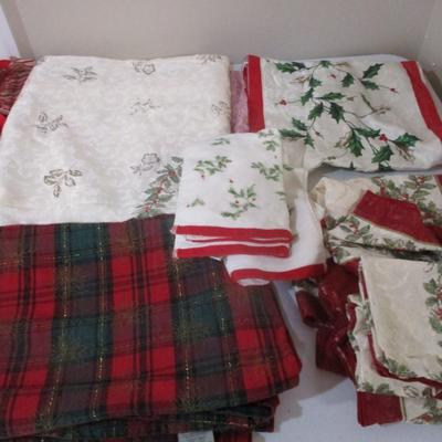 Holiday Stockings & Linens #15