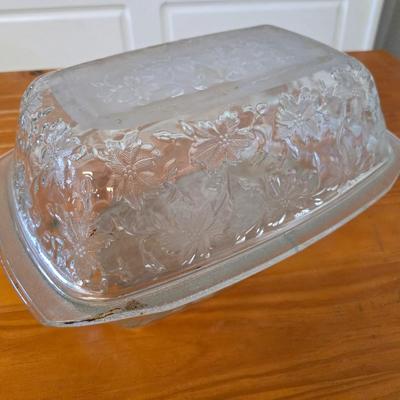 Princess House Fantasia Etched Glass Bakeware roasting pots– Set of 2 with 1 lid and metal racks