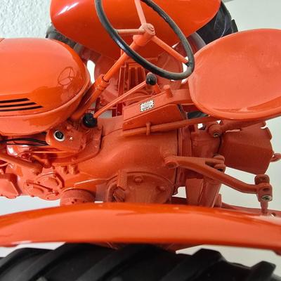 Franklin Mint Case SC Die-Cast Farm Tractor Model with Collector’s Guide – Scale Replica