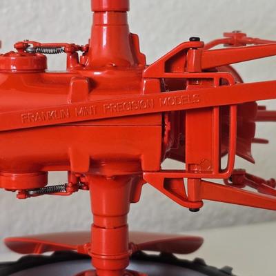 Franklin Mint Case SC Die-Cast Farm Tractor Model with Collector’s Guide – Scale Replica