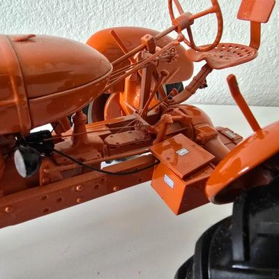 Franklin Mint Allis-Chalmers Die-Cast Tractor – Collector’s Edition