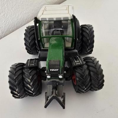 L.C.N. Dronten 2000 Fendt Favorit 712 Vario Tractor – Dual Front & Rear Tires
