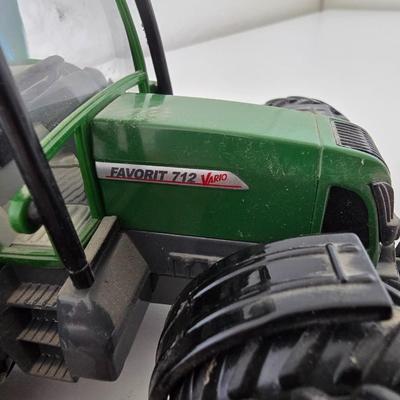 L.C.N. Dronten 2000 Fendt Favorit 712 Vario Tractor – Dual Front & Rear Tires