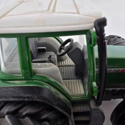 L.C.N. Dronten 2000 Fendt Favorit 712 Vario Tractor – Dual Front & Rear Tires