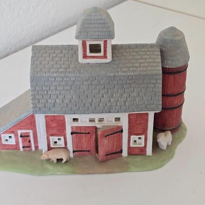 Ceramic Red Barn Tealight Holder – Country Farm Scene with Silo & Animals