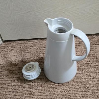 Modern Kitchen Essentials – Hamilton Beach Hand Blender & White Thermal Carafe