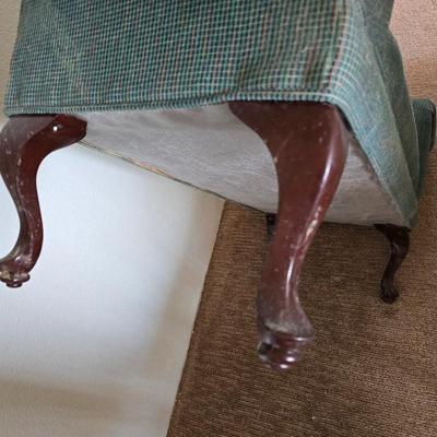 Vintage Upholstered Chaise Bench with Rolled Arms – Queen Anne Style Legs