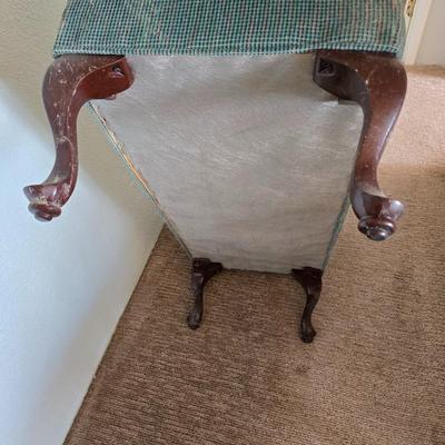 Vintage Upholstered Chaise Bench with Rolled Arms – Queen Anne Style Legs