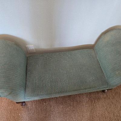 Vintage Upholstered Chaise Bench with Rolled Arms – Queen Anne Style Legs