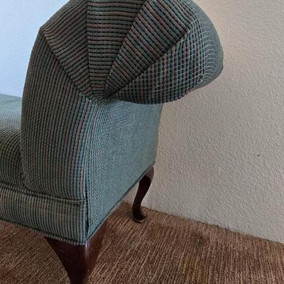 Vintage Upholstered Chaise Bench with Rolled Arms – Queen Anne Style Legs