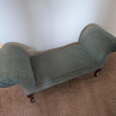 Vintage Upholstered Chaise Bench with Rolled Arms – Queen Anne Style Legs