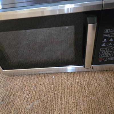 New Chefman Countertop Microwave (0.9 cu. ft.) & Smart Grind Coffee Grinder