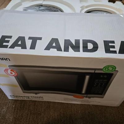 New Chefman Countertop Microwave (0.9 cu. ft.) & Smart Grind Coffee Grinder