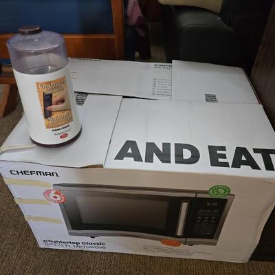 New Chefman Countertop Microwave (0.9 cu. ft.) & Smart Grind Coffee Grinder