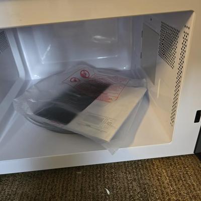 New Chefman Countertop Microwave (0.9 cu. ft.) & Smart Grind Coffee Grinder