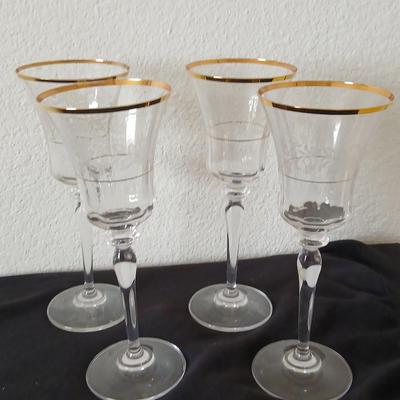 Mikasa “Lace” Etched Crystal Wine Glasses with Gold Rim – Set of 4 (2 sets available)
