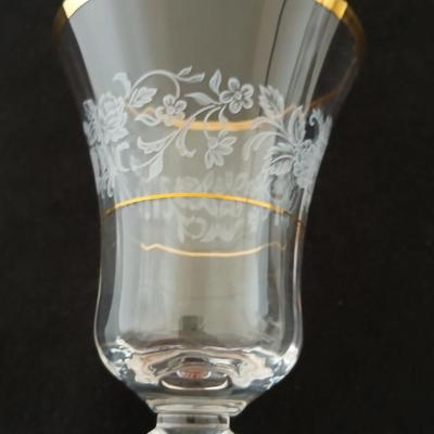 Mikasa “Lace” Etched Crystal Wine Glasses with Gold Rim – Set of 4 (2 sets available)