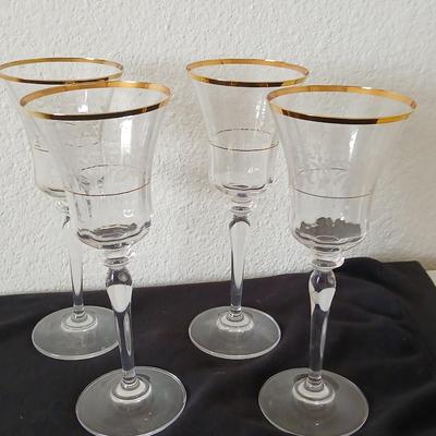 Mikasa “Lace” Etched Crystal Wine Glasses with Gold Rim – Set of 4 (2 sets available)