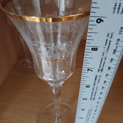 Mikasa “Lace” Etched Crystal Wine Glasses with Gold Rim – Set of 4 (2 sets available)