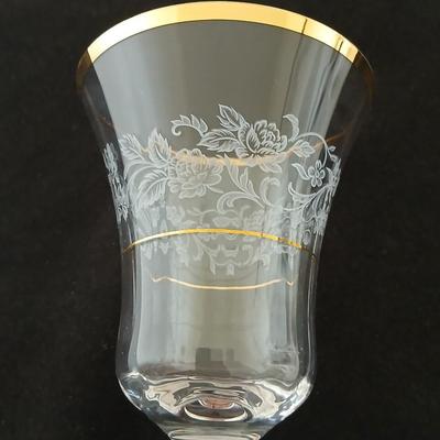 Mikasa “Lace” Etched Crystal Wine Glasses with Gold Rim – Set of 4 (2 sets available)