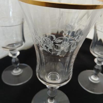 Mikasa “Antique Lace” Crystal Wine Glasses with Gold Rim – Set of 4