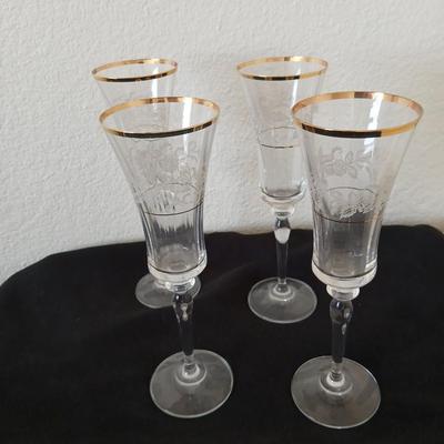 Mikasa “Antique Lace” Etched Crystal Champagne Flutes with Gold Rim – Set of 4