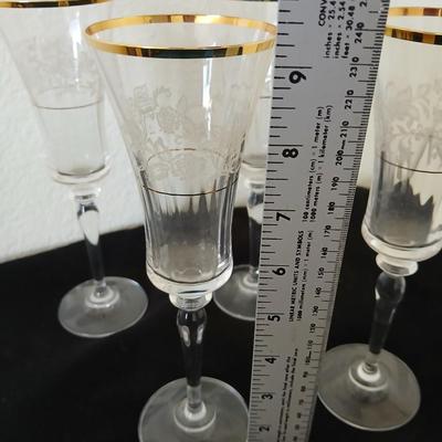 Mikasa “Antique Lace” Etched Crystal Champagne Flutes with Gold Rim – Set of 4