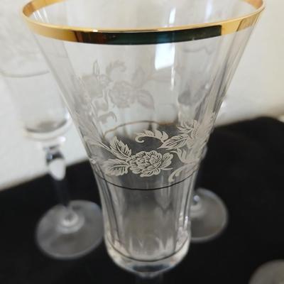 Mikasa “Antique Lace” Etched Crystal Champagne Flutes with Gold Rim – Set of 4