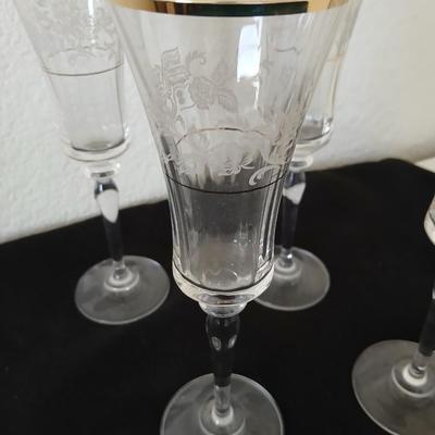 Mikasa “Antique Lace” Etched Crystal Champagne Flutes with Gold Rim – Set of 4