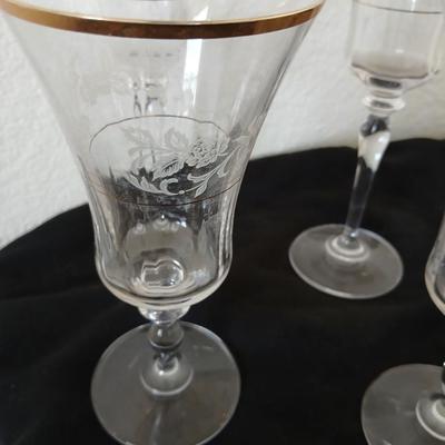 Mikasa “Antique Lace” Etched Crystal Wine Glasses with Gold Rim – MIXED Set of 6