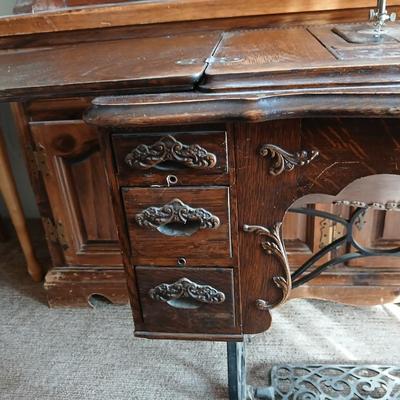 Antique Franklin Treadle Sewing Machine in Oak Cabinet – Ornate Cast Iron Base