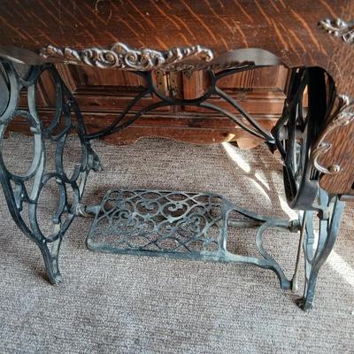 Antique Franklin Treadle Sewing Machine in Oak Cabinet – Ornate Cast Iron Base