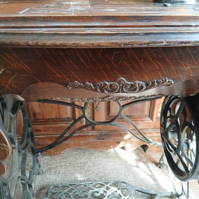Antique Franklin Treadle Sewing Machine in Oak Cabinet – Ornate Cast Iron Base