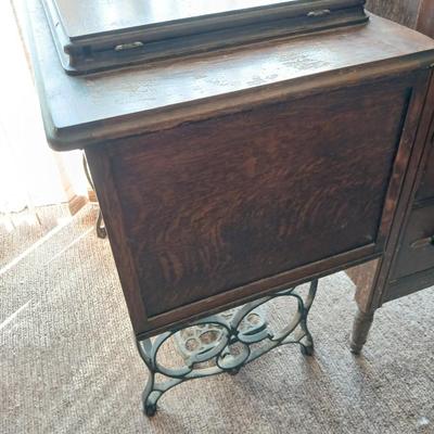 Antique Franklin Treadle Sewing Machine in Oak Cabinet – Ornate Cast Iron Base
