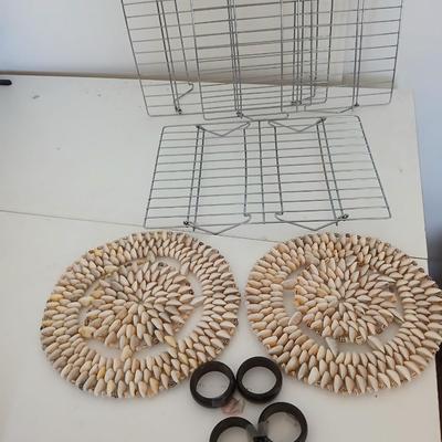 Mixed Kitchen & Decor Lot – Cooling Racks, Shell Trivets, Napkin Rings