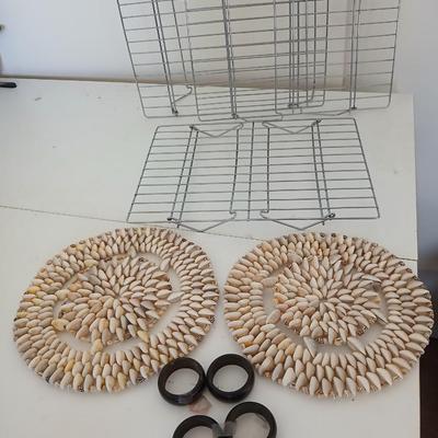 Mixed Kitchen & Decor Lot – Cooling Racks, Shell Trivets, Napkin Rings