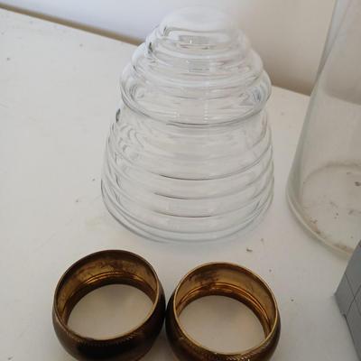 Elegant Tabletop Lot – Napkin Rings & Glass Decor