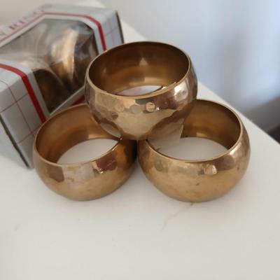 Elegant Tabletop Lot – Napkin Rings & Glass Decor