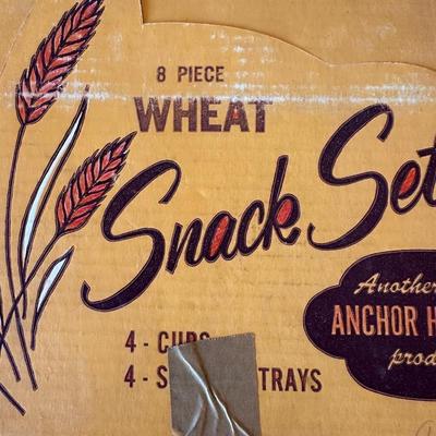 8 - PIECE ANCHOR HOCKING SNACK SET