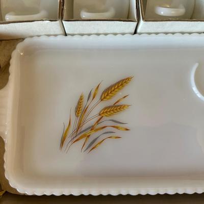 8 - PIECE ANCHOR HOCKING SNACK SET
