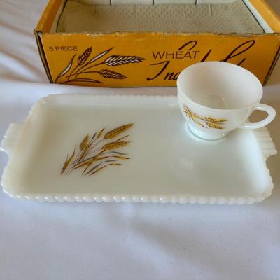 8 - PIECE ANCHOR HOCKING SNACK SET